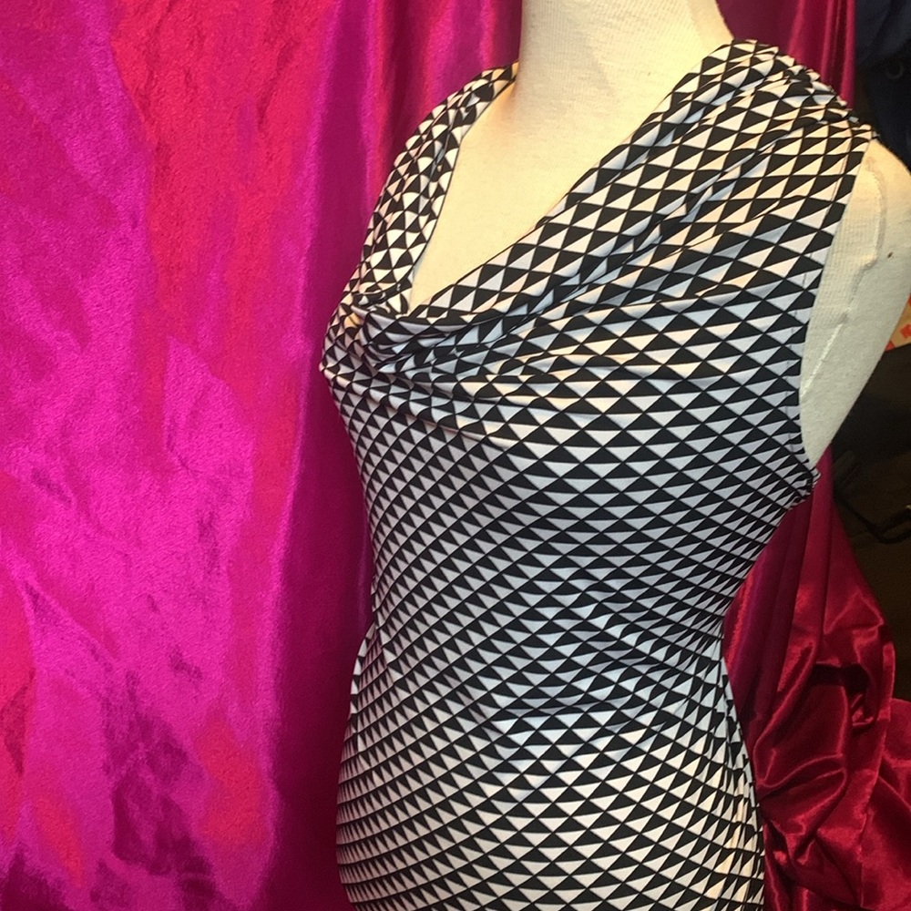 Liz Claiborne size small slouchy chest longer style sleeveless blouse
